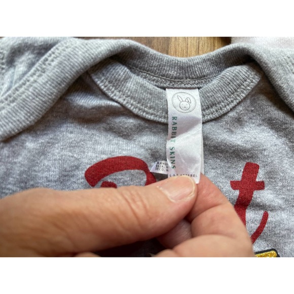 Rabbit skins 6 mos one piece tees lot of 2. R001 - Picture 3 of 6